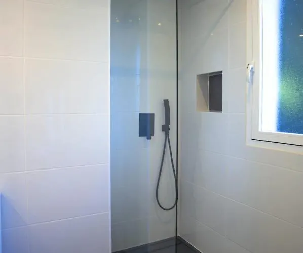 - 2br, 2bth Near Puerto Banus