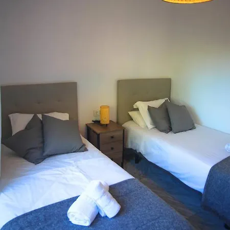 Walk To Puerto Banus, 2br, 2bth, Pool Apartment Marbella