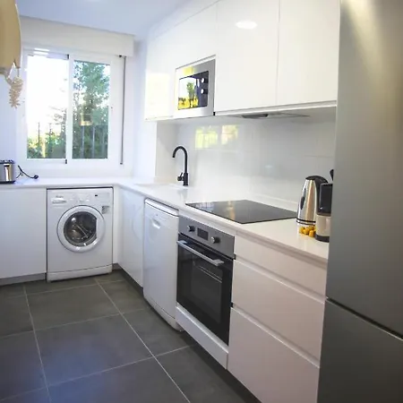 Walk To Puerto Banus, 2br, 2bth, Pool Apartment Marbella