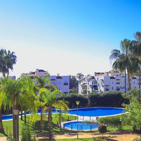Walk To Puerto Banus, 2br, 2bth, Pool Apartment Marbella