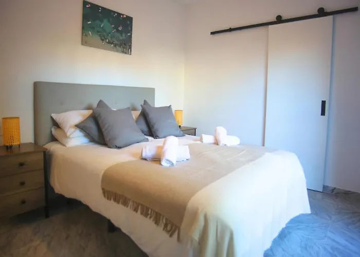 Walk To Puerto Banus, 2br, 2bth, Pool Apartament *