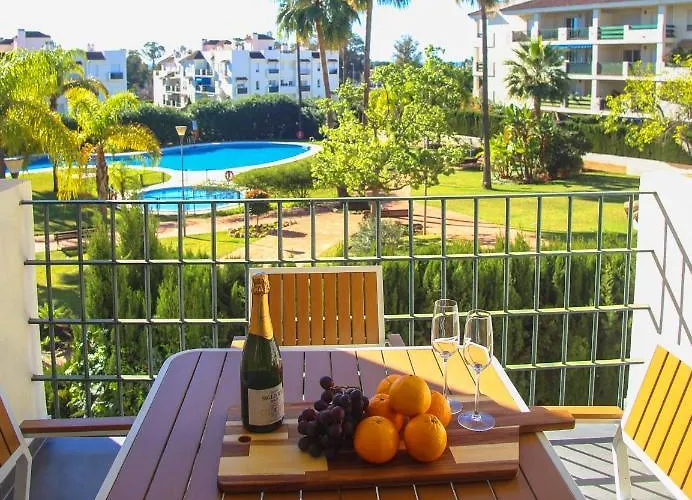 Walk To Puerto Banus, 2br, 2bth, Pool Apartament Marbella