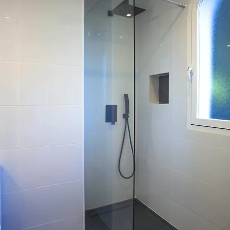 - 2br, 2bth Near Puerto Banus